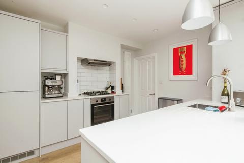 2 bedroom flat to rent, Ingelow Road