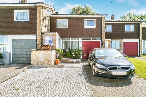 3 bedroom terraced house to rent, Barnsdale Road,Reading