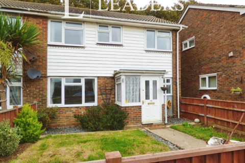 3 bedroom semi-detached house to rent, Winchester Road, Rustington