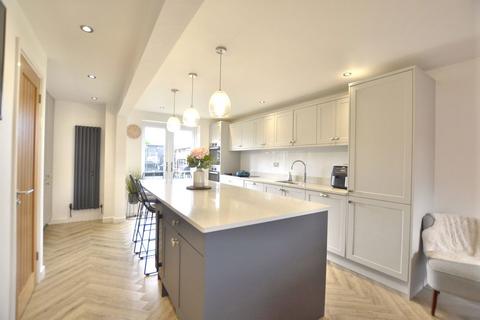 16 Ashton Close, Abbeydale, Gloucester, GL4 5BP
