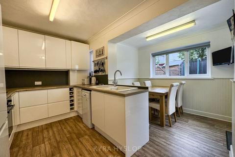 10 Beacon Heath, Exeter, EX4 8NW