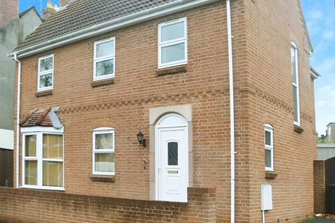 3 bedroom house to rent, West Street, Yeovil, Somerset, BA20