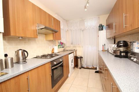 3 bedroom semi-detached house to rent, edgware HA8