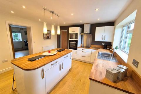 4 bedroom detached house for sale, Monkland, Leominster, Herefordshire, HR6 9DE