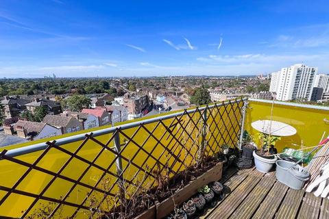 2 bedroom flat for sale, Golders Green, London NW11