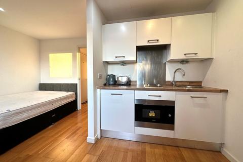 Studio to rent, Gateway North, Crown Point Road, Leeds, LS9