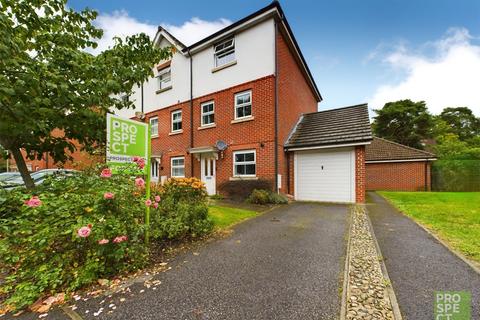 4 bedroom end of terrace house for sale, Haskins Drive, Farnborough, Hampshire, GU14