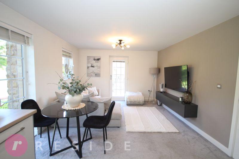 Lounge / Dining Area