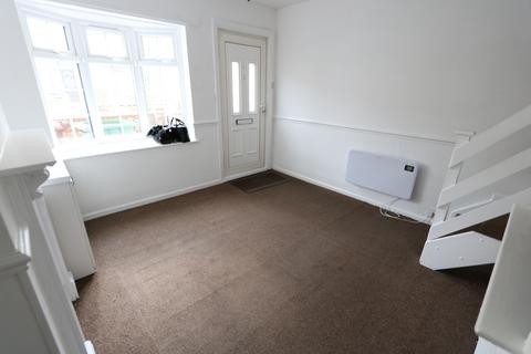 2 bedroom terraced house to rent, London Road, Grays