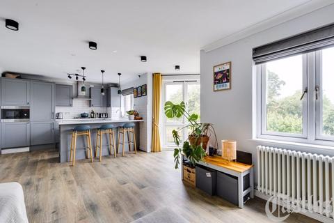 20 Midhurst Way, London, E5 8PS