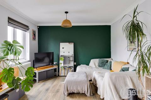 20 Midhurst Way, London, E5 8PS