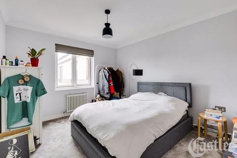 20 Midhurst Way, London, E5 8PS