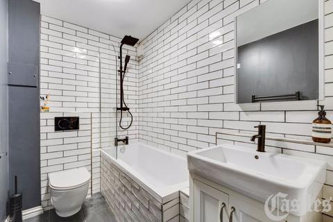 20 Midhurst Way, London, E5 8PS