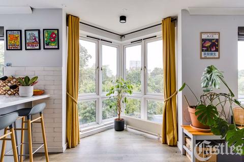 20 Midhurst Way, London, E5 8PS
