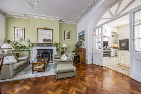 7 bedroom character property for sale, High Street, Old Portsmouth