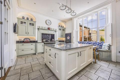 7 bedroom character property for sale, High Street, Old Portsmouth