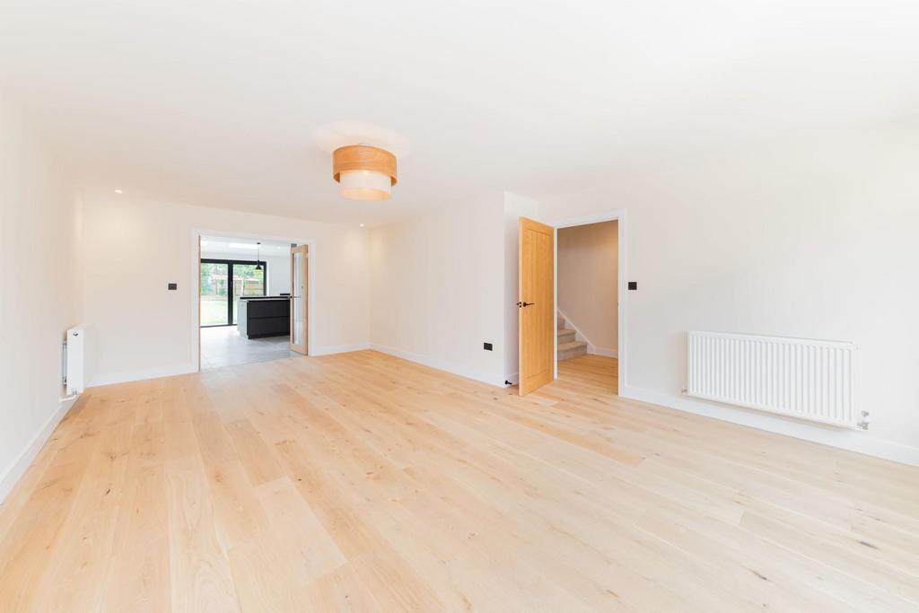 SITTING ROOM.jpg