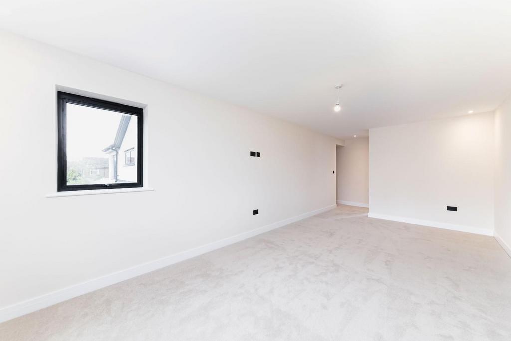 MASTER BEDROOM.jpg