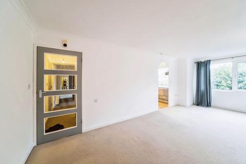 2 bedroom retirement property for sale, Roundwood Lane, Harpenden AL5