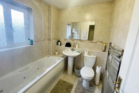 3 bedroom end of terrace house for sale, Chilton Drive, Nottingham NG16