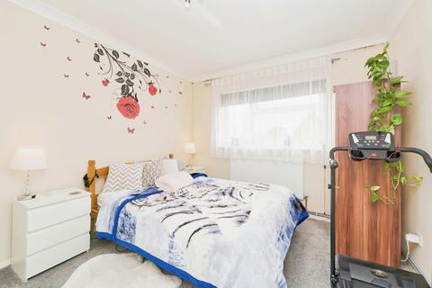 2 bedroom flat for sale, Heathside, Hounslow TW4