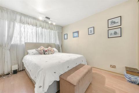 1 bedroom flat for sale, Churchill Gardens, SW1V