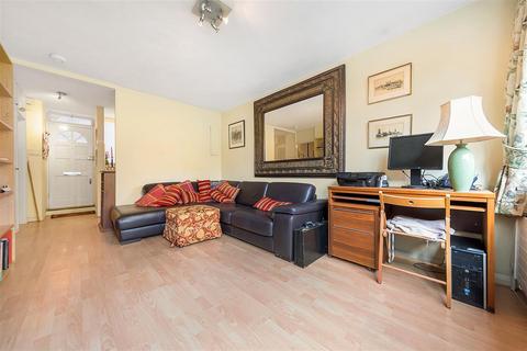 1 bedroom flat for sale, Churchill Gardens, SW1V