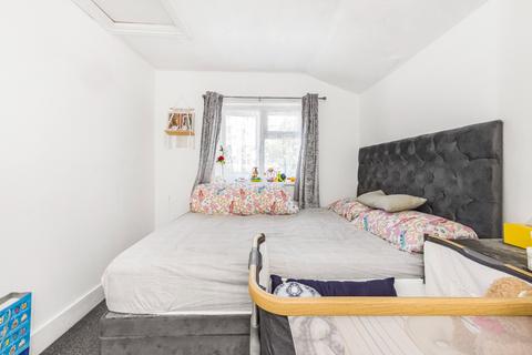 2 bedroom flat for sale, Braemar Road, London, E13