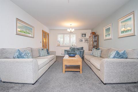 6 Orchid Close, Uttoxeter, ST14 7SY