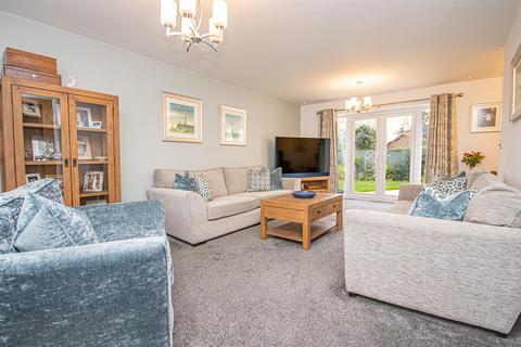 6 Orchid Close, Uttoxeter, ST14 7SY