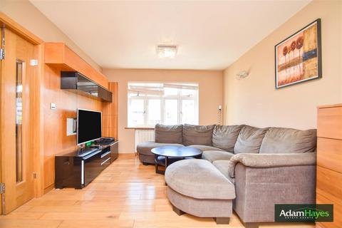 3 bedroom semi-detached house to rent, Miles Way, London N20