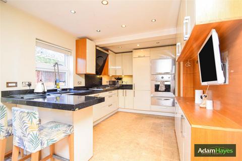 3 bedroom semi-detached house to rent, Miles Way, London N20