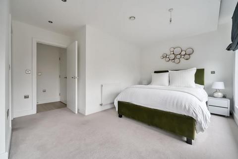 2 bedroom flat for sale, High Wycombe,  Train station,  Buckinghamshire,  HP11