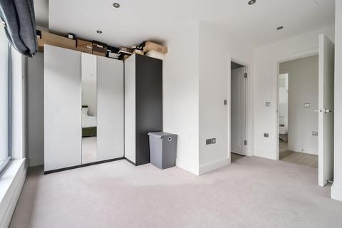 2 bedroom flat for sale, High Wycombe,  Train station,  Buckinghamshire,  HP11