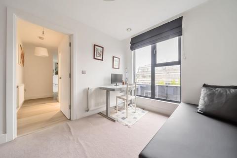 2 bedroom flat for sale, High Wycombe,  Train station,  Buckinghamshire,  HP11