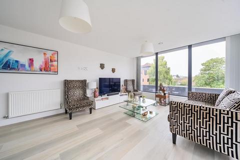 2 bedroom flat for sale, High Wycombe,  Train station,  Buckinghamshire,  HP11