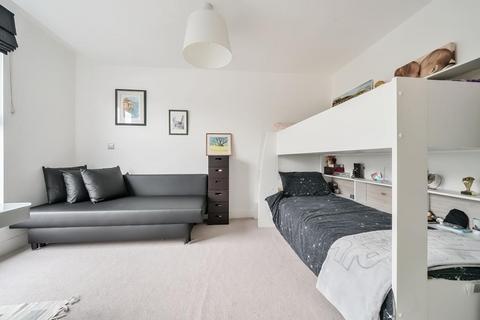 2 bedroom flat for sale, High Wycombe,  Train station,  Buckinghamshire,  HP11