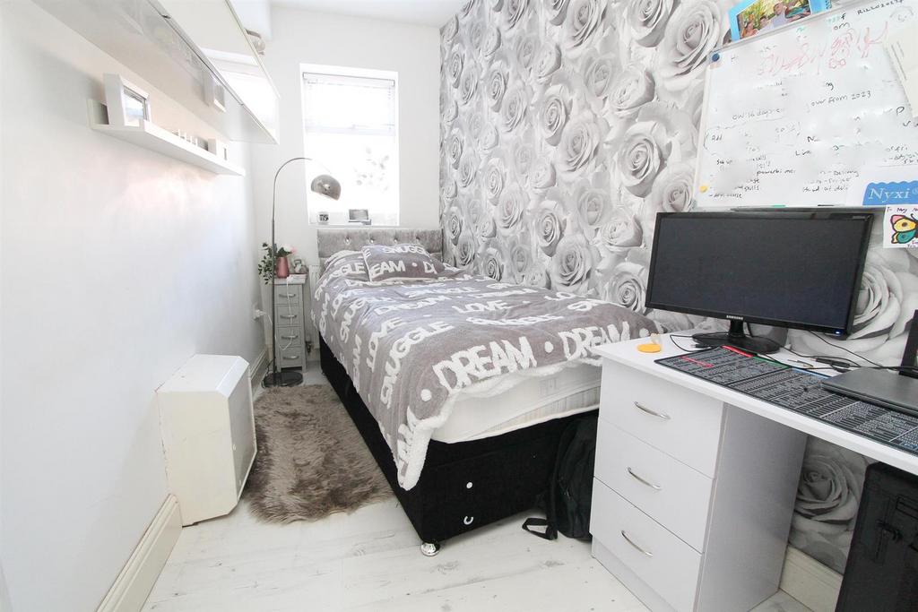 Bed 4.jpg