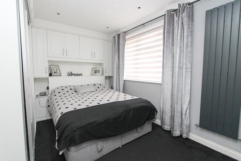 Bed 1.jpg