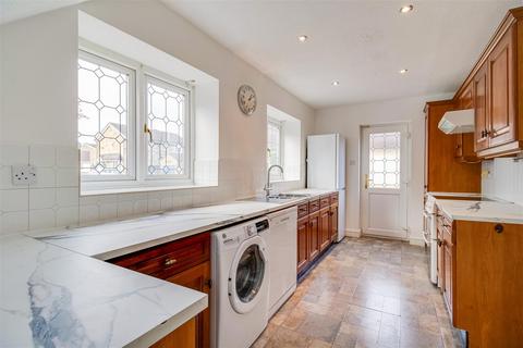 37 Meadowgate Drive, Lofthouse, Wakefield, WF3 3SR