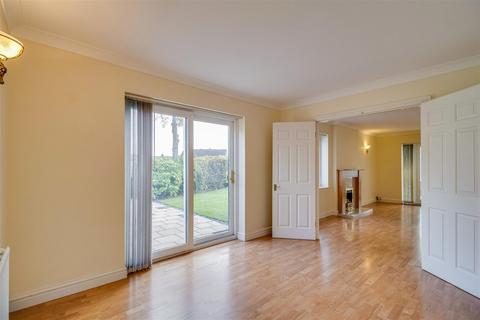 37 Meadowgate Drive, Lofthouse, Wakefield, WF3 3SR