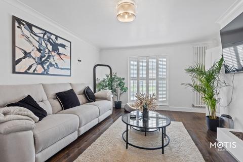 3 Gainsborough Close, Folkestone, CT19 5NB
