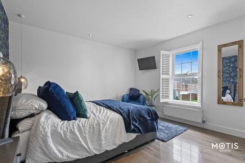 3 Gainsborough Close, Folkestone, CT19 5NB