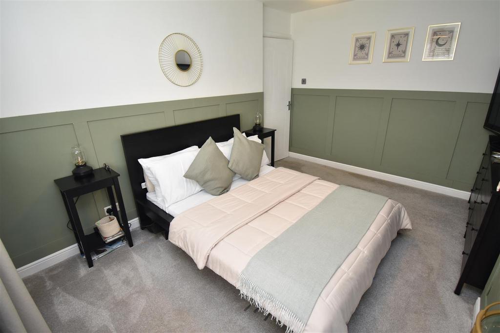 BEdroom 1 .JPG
