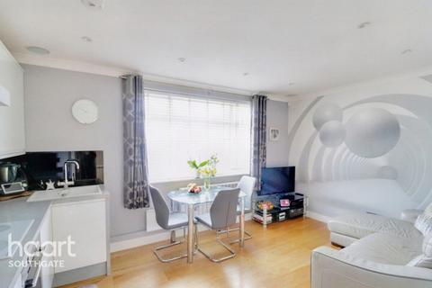 2 bedroom apartment for sale, Priory Close, London