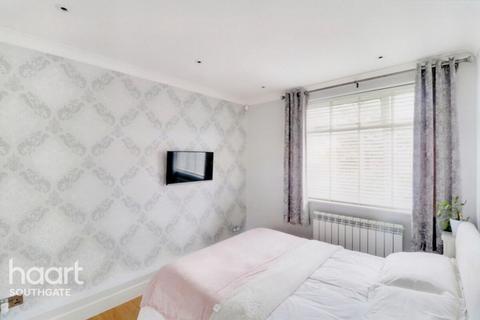 2 bedroom apartment for sale, Priory Close, London