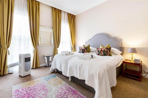 1 bedroom flat for sale, Hertford Street, W1J