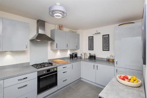 4 bedroom semi-detached house for sale, Welles Avenue, Leeds LS26