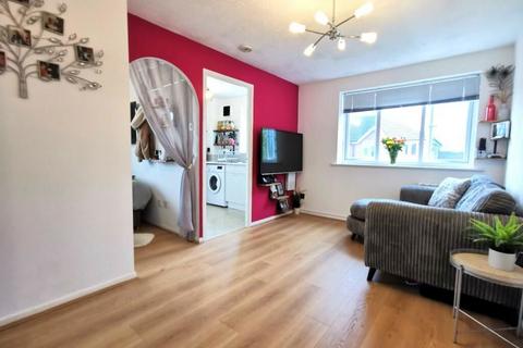 Studio for sale, Danbury Crescent, South Ockendon, Essex, RM15 5XA