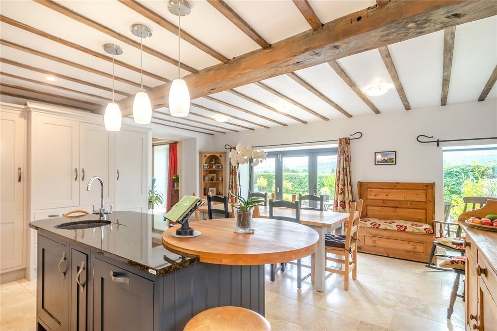 Kitchen/Dining Area